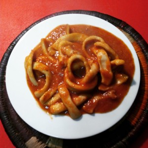 Calamares encebollados